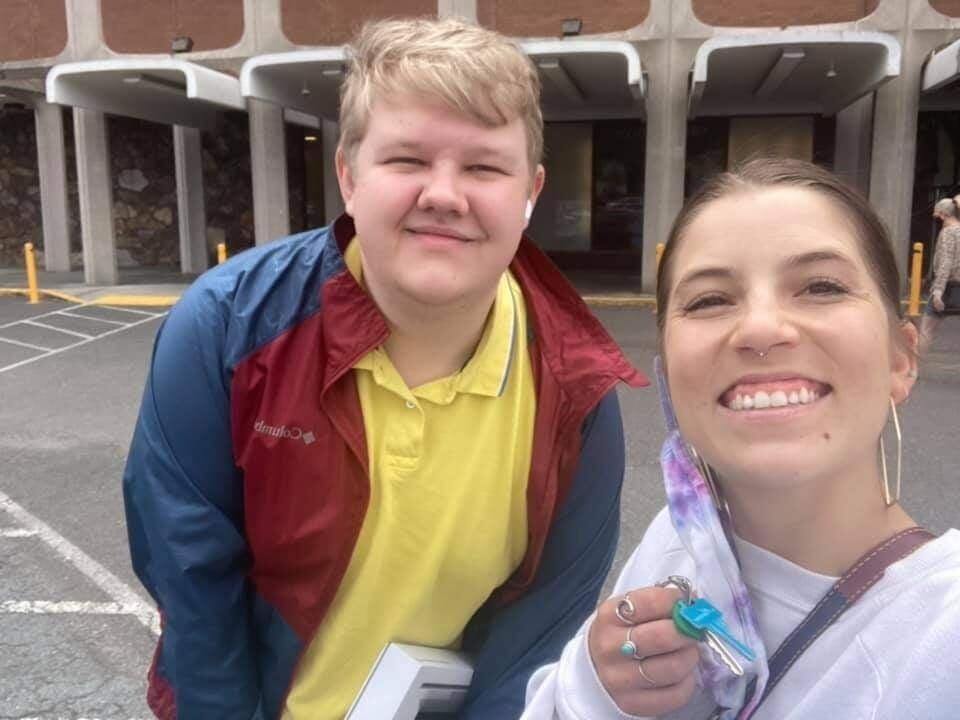 Eugene & Agueda posing for a selfie. 